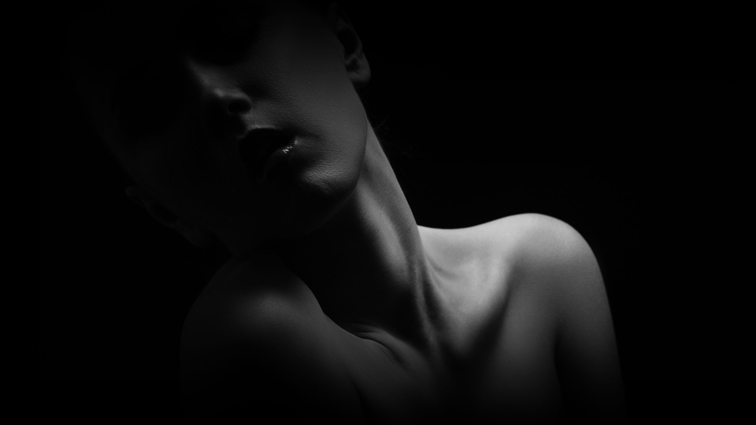 IMAGE_09 copy woman with smooth neck